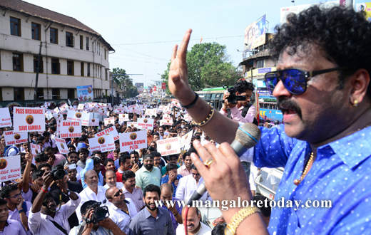 stuents  protest against Kambla ban in Mangalore